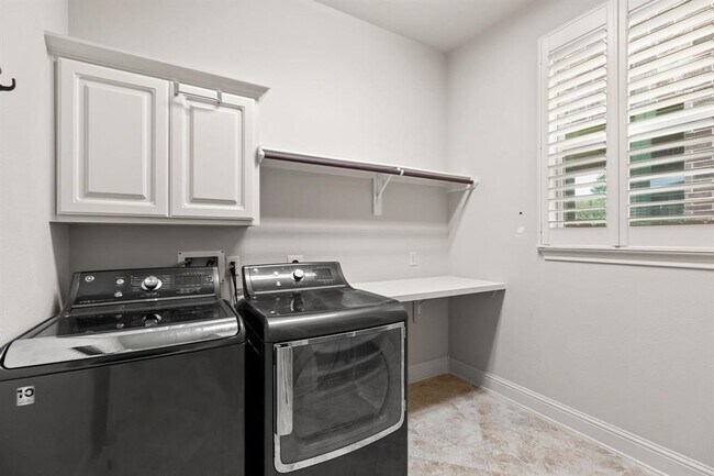 Building Photo - 18900 N Bee Cave Springs Cir