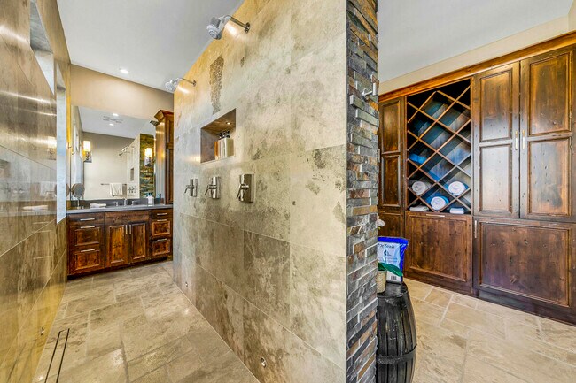 Building Photo - 41370 Sparkey Way