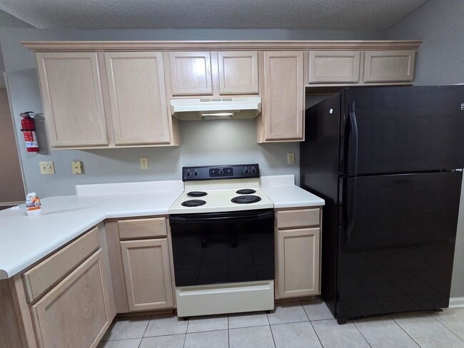 Building Photo - 7733 Shadowland Dr