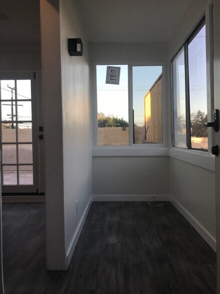 Building Photo - 3759 Lewis Ave