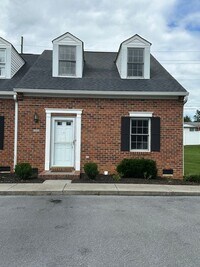 Building Photo - 2 Bedroom / 2 Bath Brick Condo - Bristol, TN