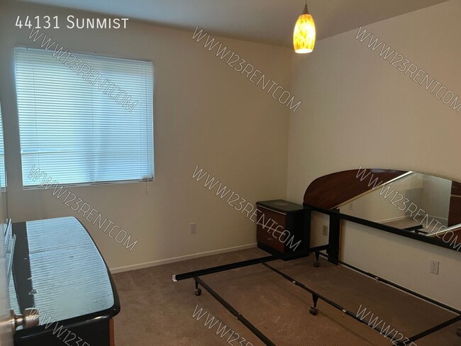 Building Photo - 44131 Sunmist-