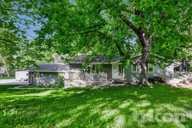 Building Photo - 13101 Thomas Ave