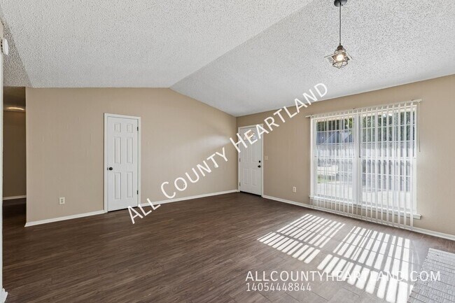 Building Photo - 119 Woodman Dr