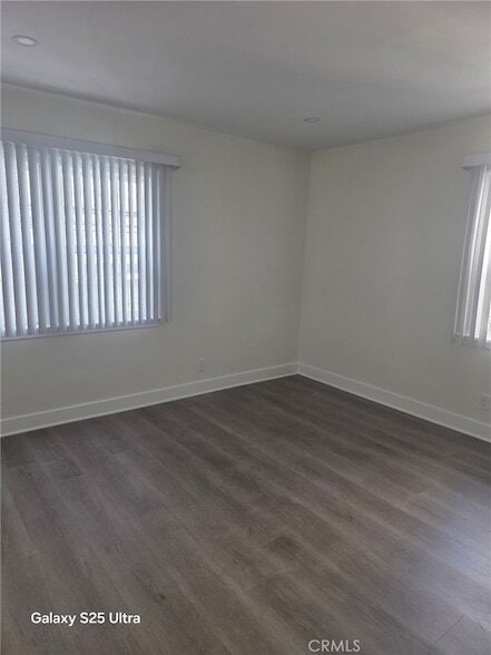 Building Photo - 521 E Valencia Ave