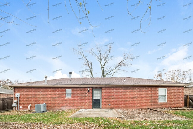 Building Photo - 819 NE Pollard St