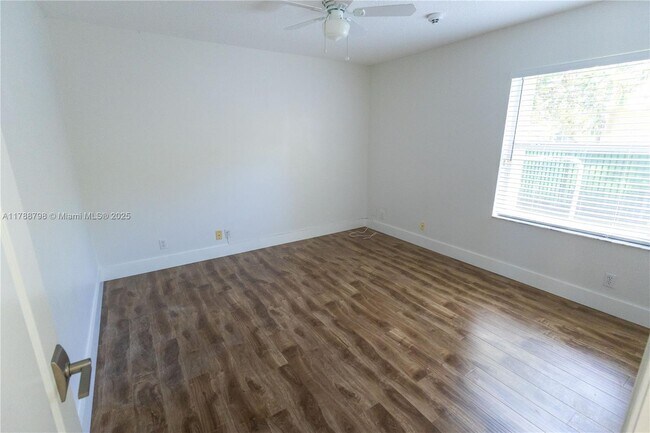 Building Photo - 280 Landings Blvd