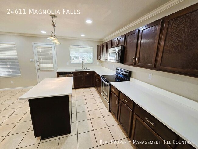 Building Photo - 24611 Magnolia Falls