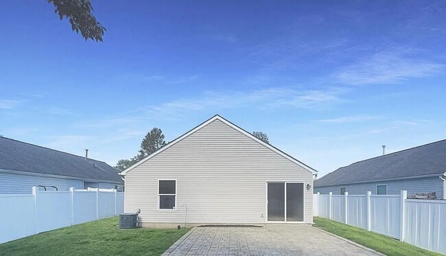 Building Photo - Beautiful 2 bed 2 bath with updated kitchen