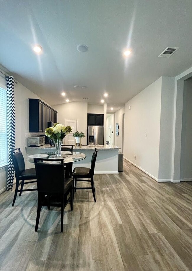 Building Photo - 5005 Drovers Path