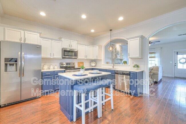 Building Photo - 1008 Beverly Ln
