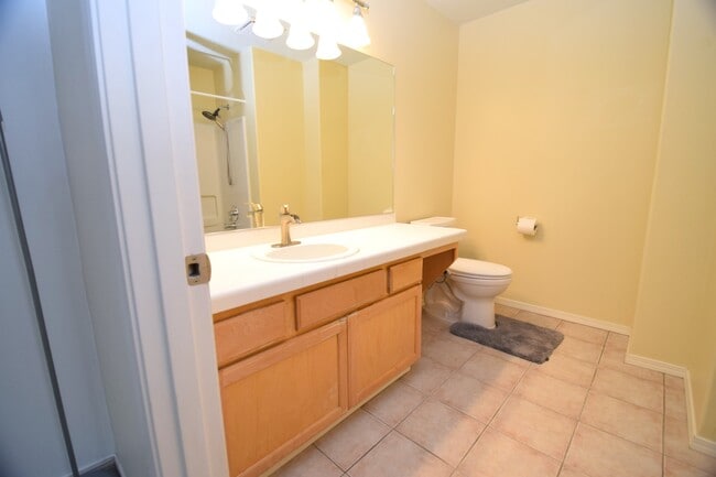 Building Photo - 232 NE 76th Ave