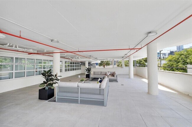 Building Photo - 280 SW 20th Rd