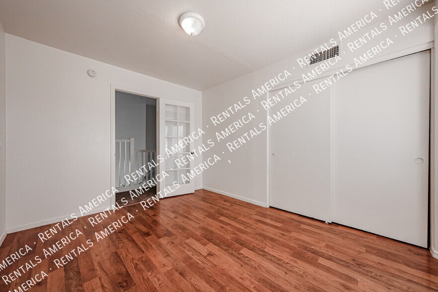 Building Photo - 2361 W Myrtle Dr