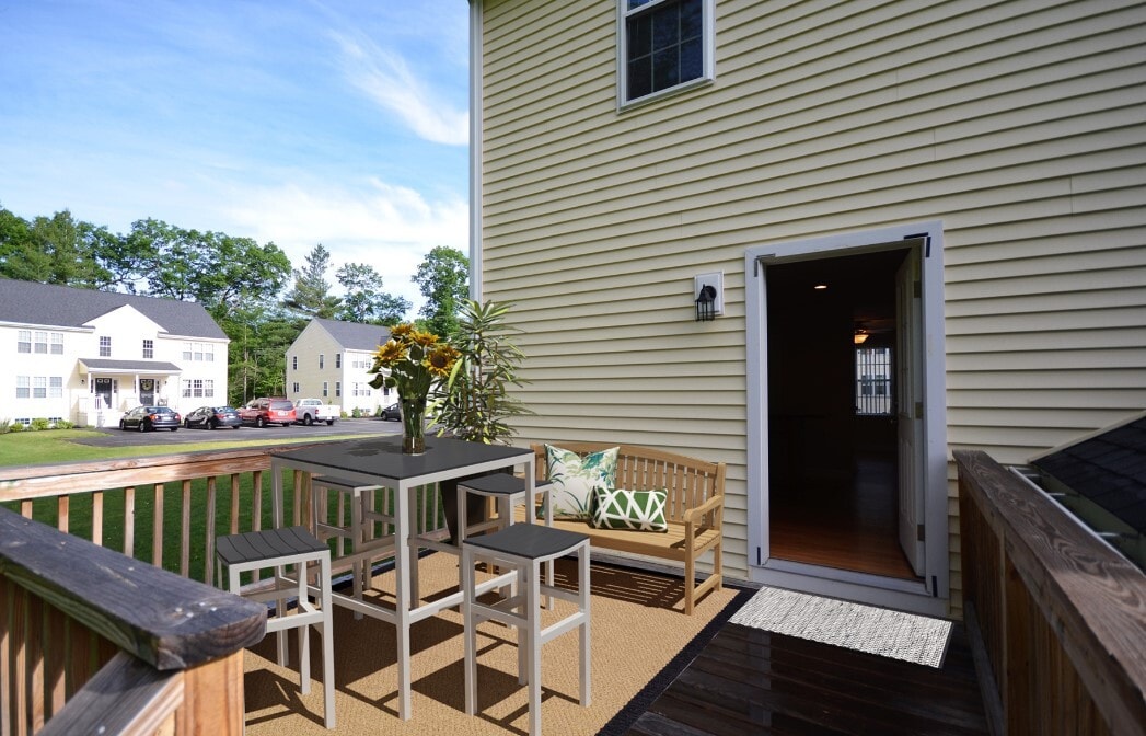 Building Photo - 865 Temple St