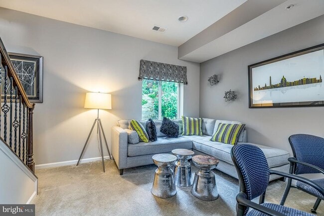 Building Photo - 3437 10th Pl SE