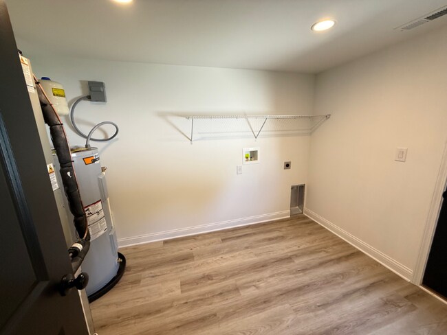 Building Photo - 2067 Aster Dr