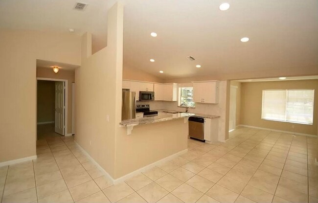 Building Photo - Pool Home on canal for rent !