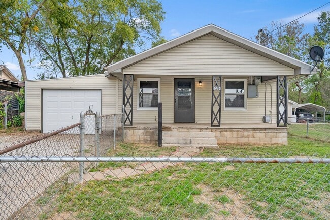 Primary Photo - Charming and remodeled 2 Bed | 1 Bath Home...
