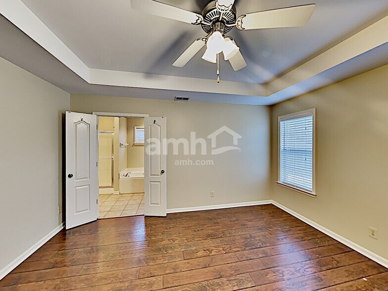 Building Photo - 1123 Tara Dr