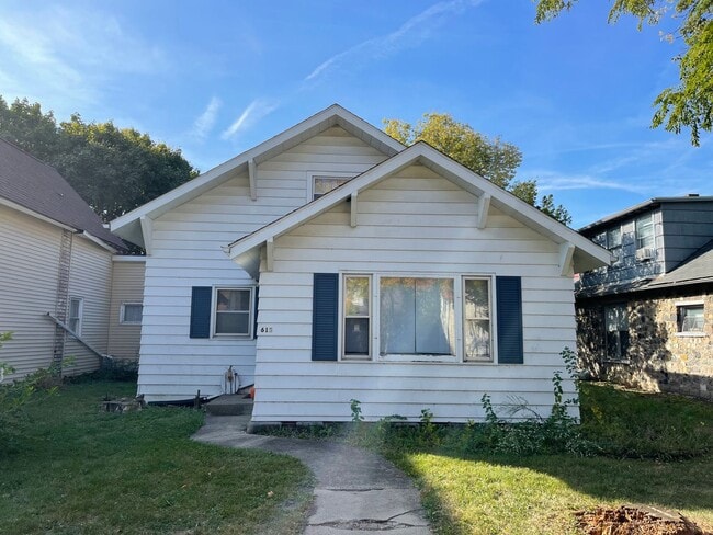 Primary Photo - 3 Bedroom On Evergreen!