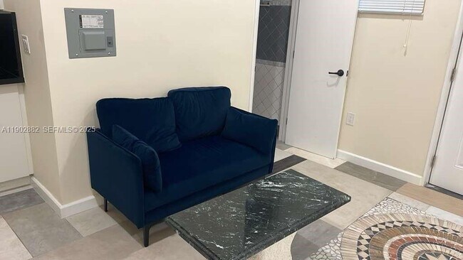 Building Photo - 1150 Normandy Dr