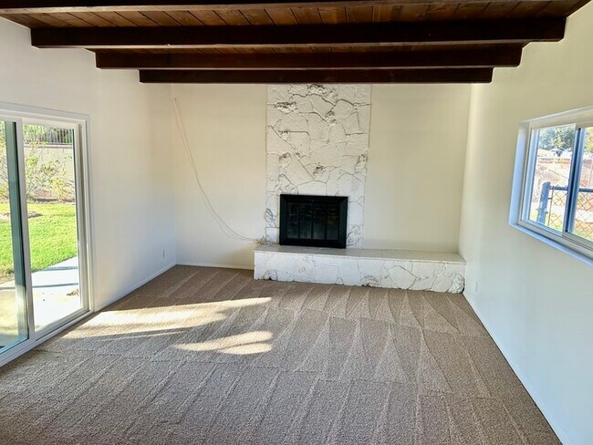 Building Photo - GREAT 3BD HOUSE WITH INCREDIBLE OUTDOOR SPACE!