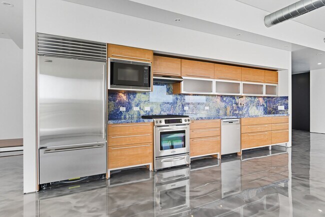 Building Photo - Newport Lofts 1813