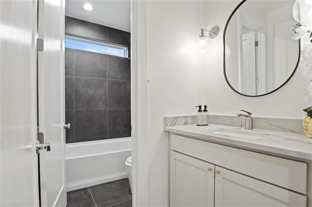 Building Photo - 183 S Prairie Ave