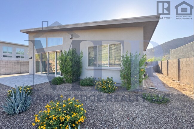 Building Photo - 2Bed/2.5Bath Home in Cave Creek! $1799 MOV...