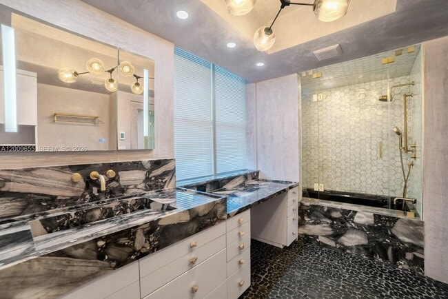 Building Photo - 5801 Collins Ave