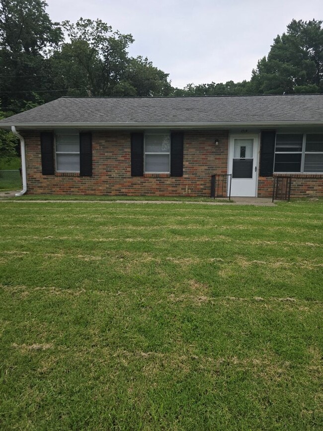Building Photo - 1713-1715 Stanford Dr