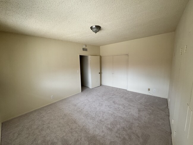 2nd Bedroom - 1148 W Huntington Dr