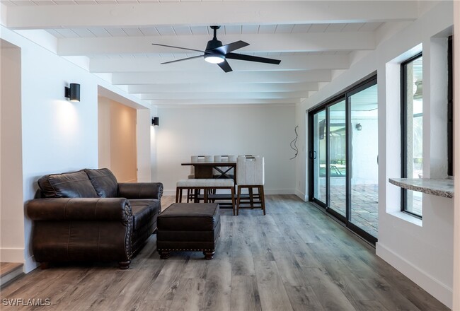 Building Photo - 14562 Riverside Dr