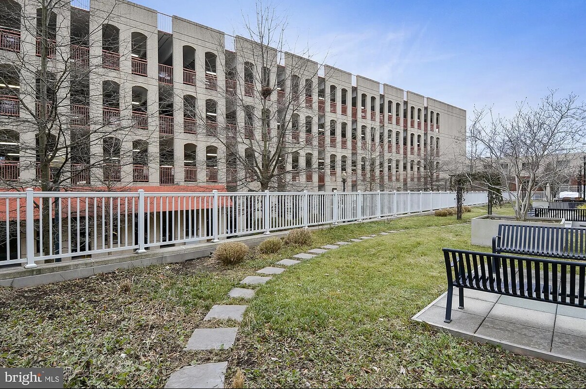 Building Photo - 8045 Newell St