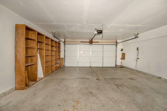 Building Photo - Sycamore Ranch East Woodland