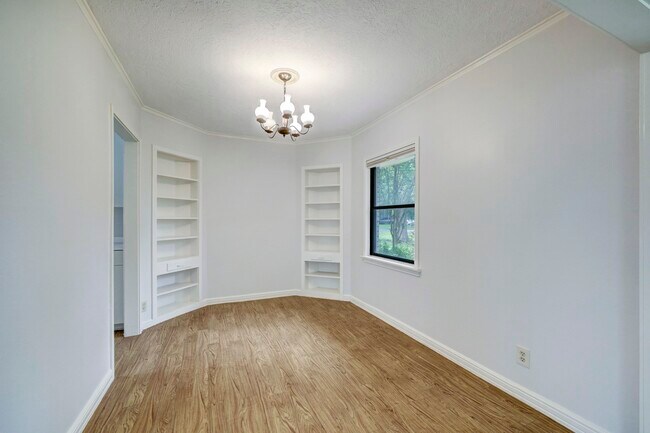 Building Photo - 3309 Lawrence St