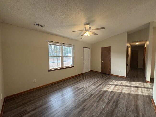 Building Photo - 101 May Ct