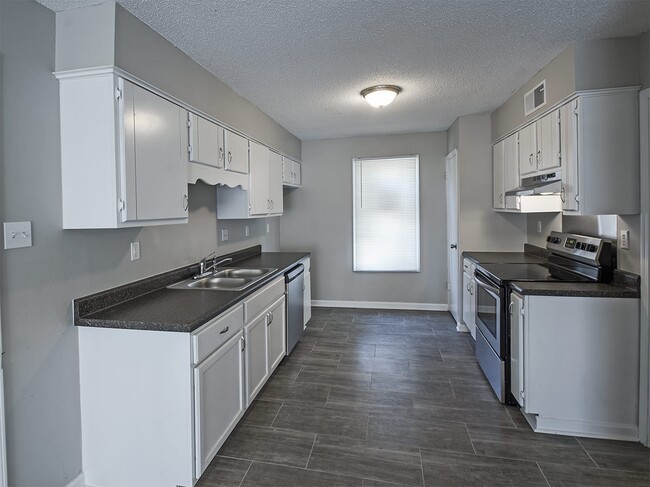 Building Photo - Newly renovated 4 bed, 2 bath home near Germantown with easy access to 385.
