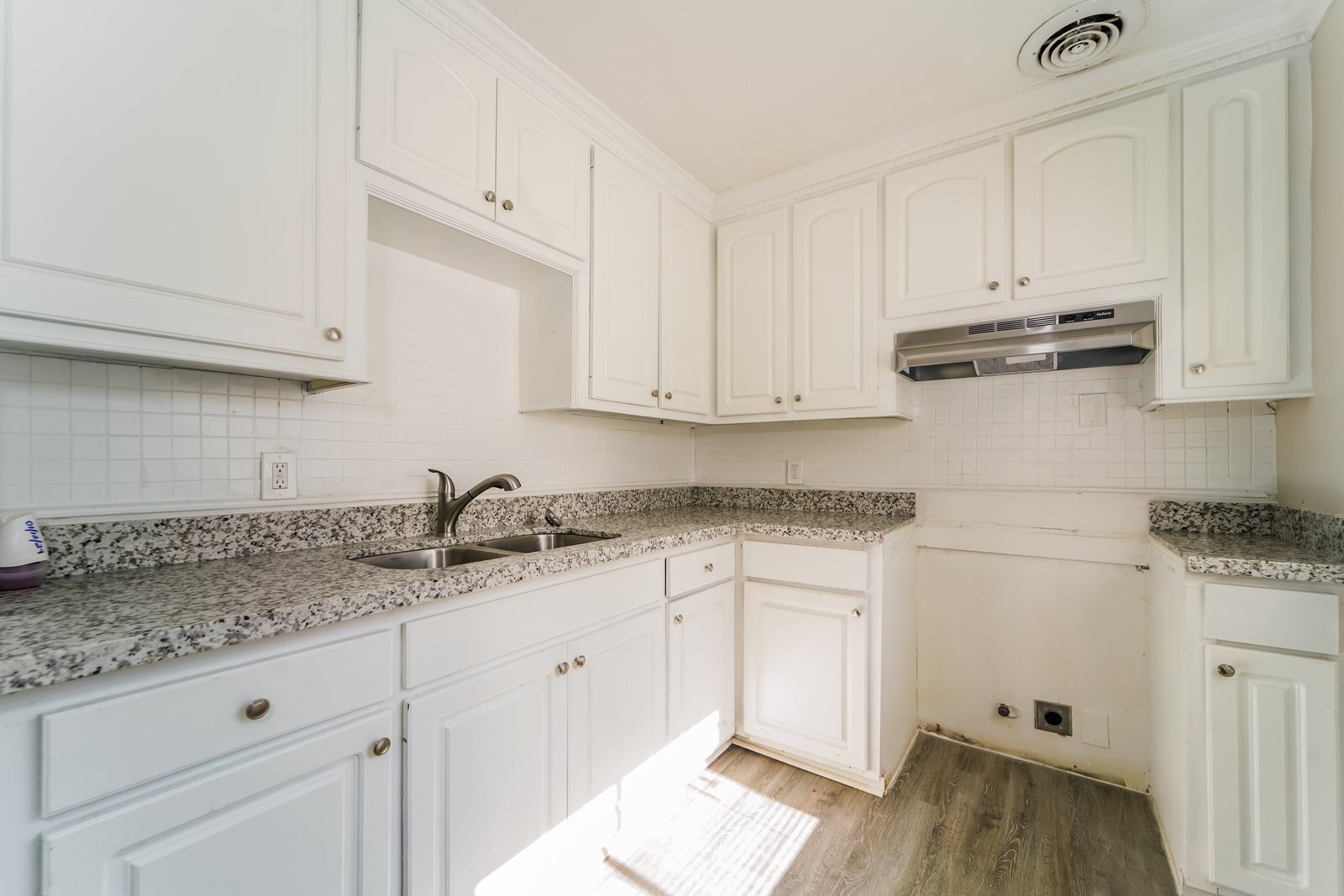 Building Photo - 5409 Queen Mary Ln