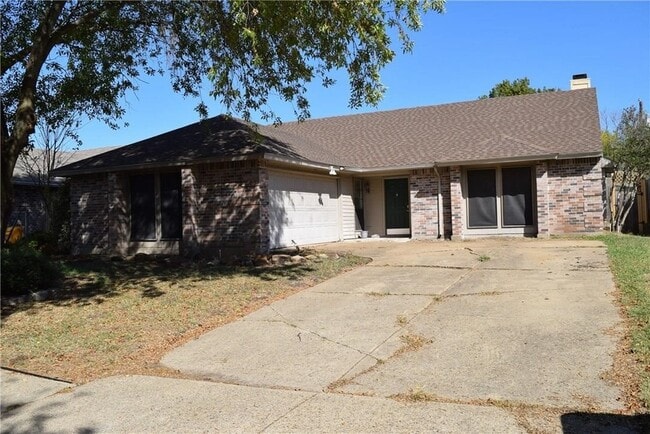 Building Photo - 512 Rosewood Ln