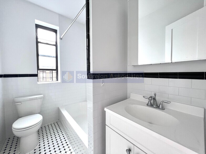 Building Photo - 105 Pinehurst Ave