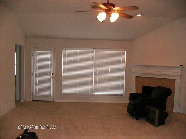 Building Photo - 17202 Timber Cliff Ct