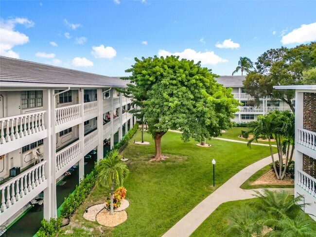 Building Photo - 5208 NE 24th Terrace