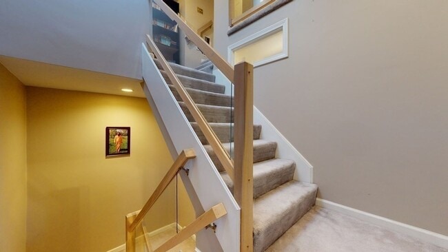 Building Photo - 445 Captain Eames Cir