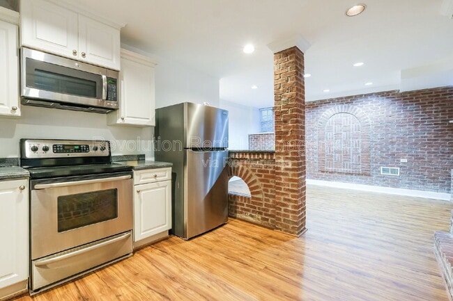 Building Photo - 869 Briarcliff Rd NE