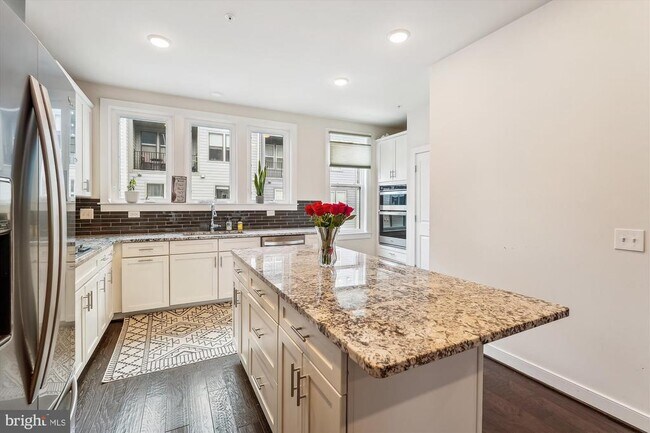 Building Photo - 13358 Sherwood Park Ln