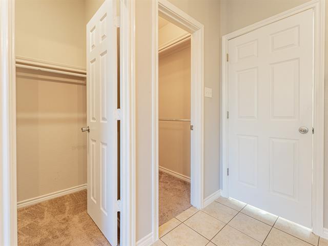 Building Photo - 210 Sendero Dr