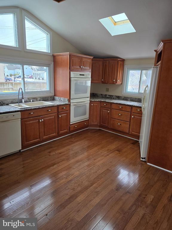 Building Photo - 7826 Bodkin View Dr