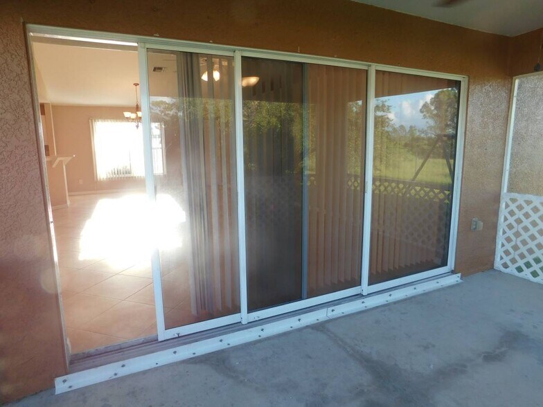 Building Photo - 4124 NE 8th Pl